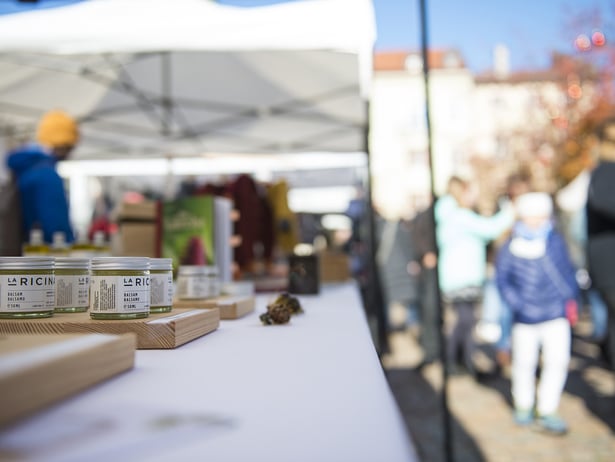 Der Markt in Algund bei strahlendem Wetter