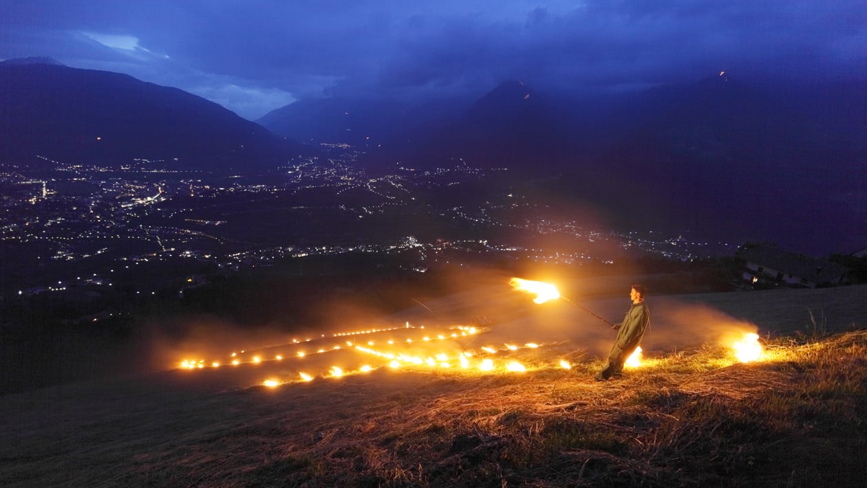 Paragliding with a magnificent view over South Tyrol