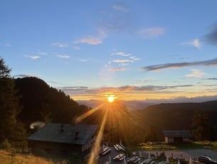 Sonnenaufgangswanderung auf der Laugenalm