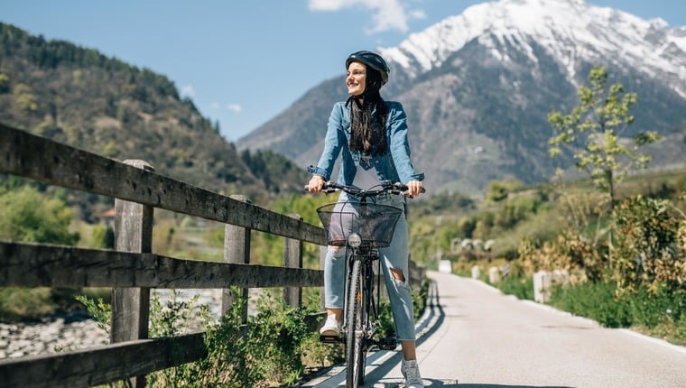 Cycling through a sea of flowers and a wonderful smell of spring