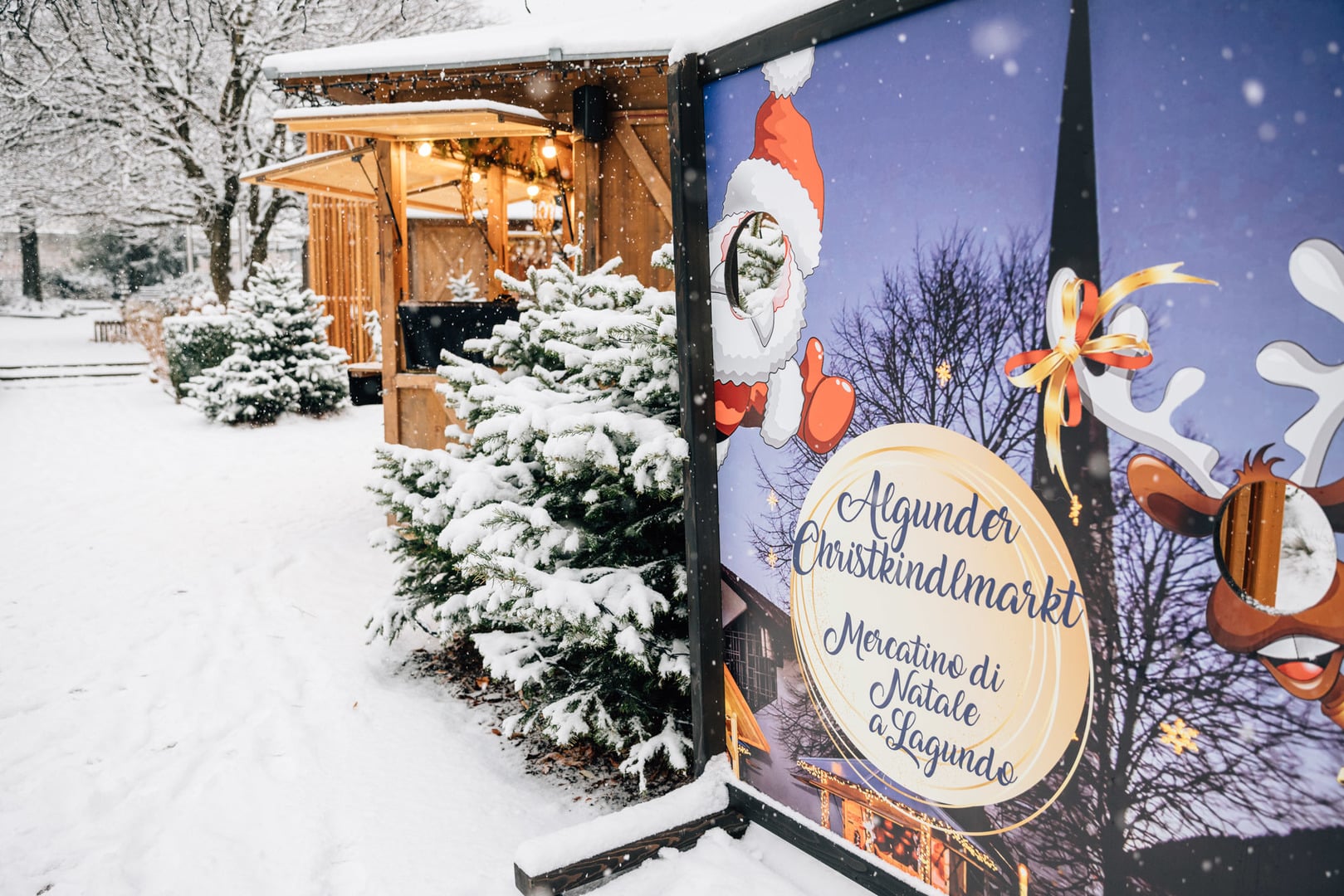 Snow flurries at the Algund Christmas market