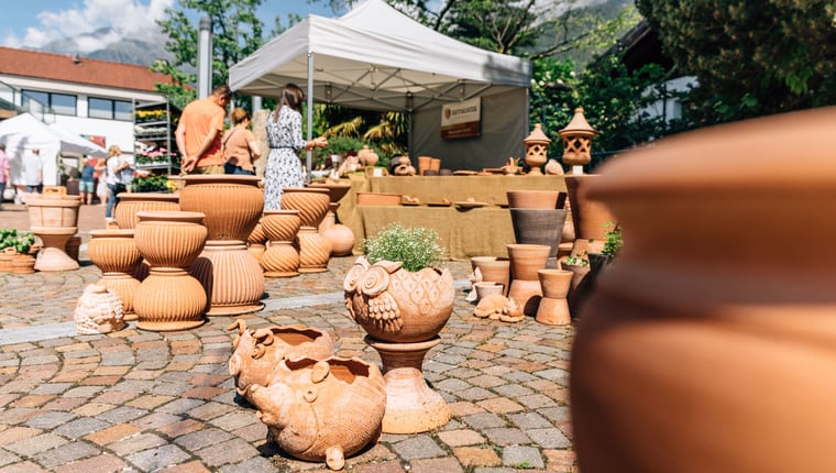 The scent of spring in Algund at the spring markets
