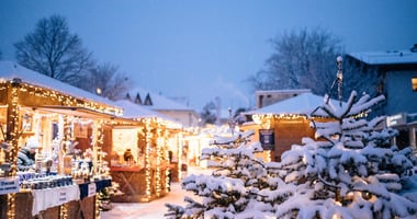 At night, the whole Christmas market shines in warm white