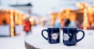 A hot mulled mix or mulled wine warms the cold fingers