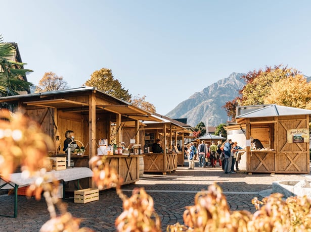Algunder Bauernmarkt am Kirchplatz