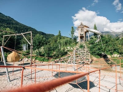 Spielvergnügen in Algund auf dem neuen Spielplatz