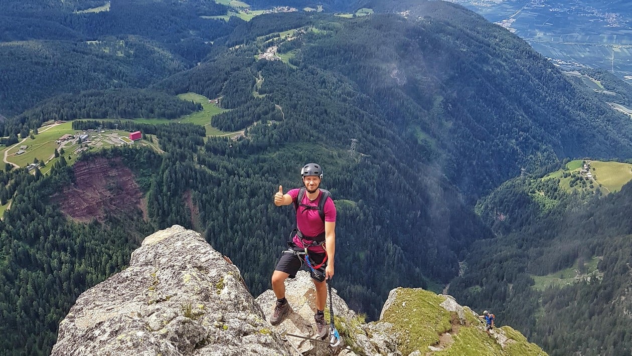 Omar beim Bergsteigen