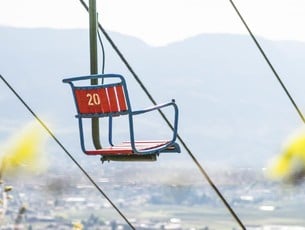 Chairlift and gondola basket lift
