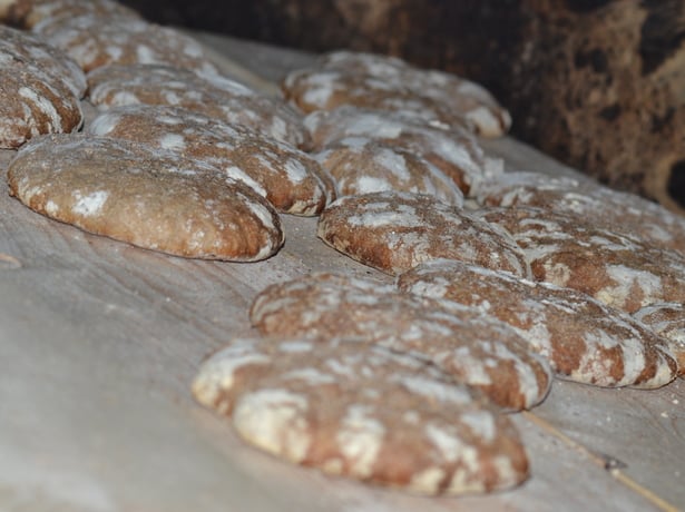 Traditionelles Paarlbrot backen