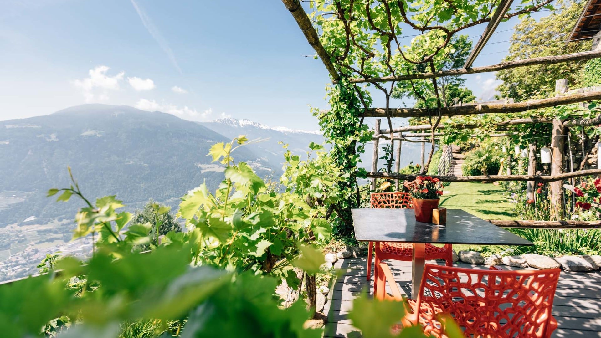 Trauttmansdorff throne chair in the sunshine with a breathtaking view of Algund