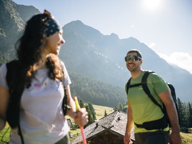 Godersi il panorama e il clima sul Waalweg di Lagundo