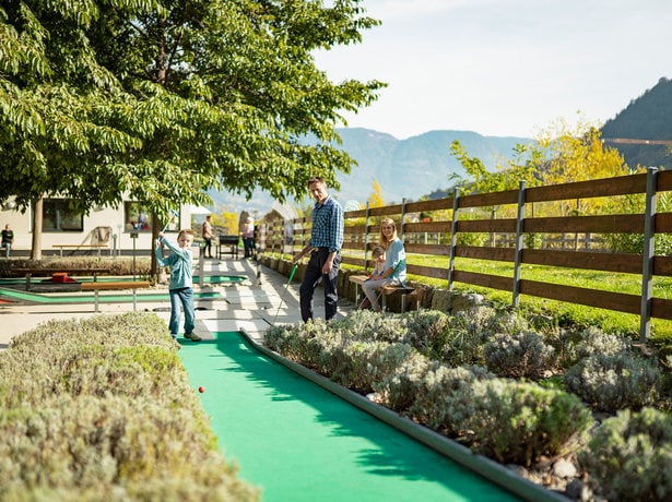 Mini golf sulle nuove buche