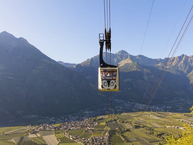 Die Seilbahn Aschbach über den Hügeln