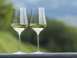 Zwei gute Gläser Weißwein
