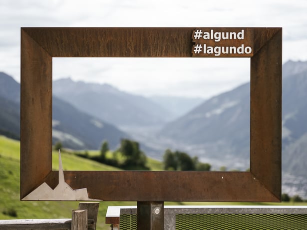 Instagram Hotspot bei den Thronsesseln Algund