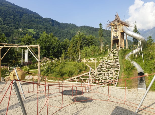 Der neue Abenteuerspielplatz von Kindern für Kinder