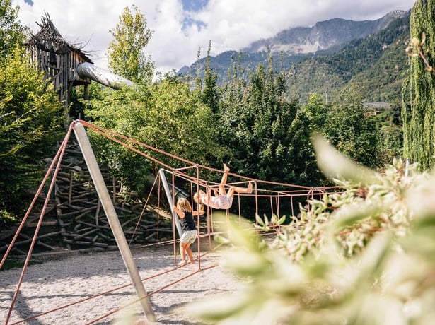 Der neue Abenteuerspielplatz von Kindern für Kinder